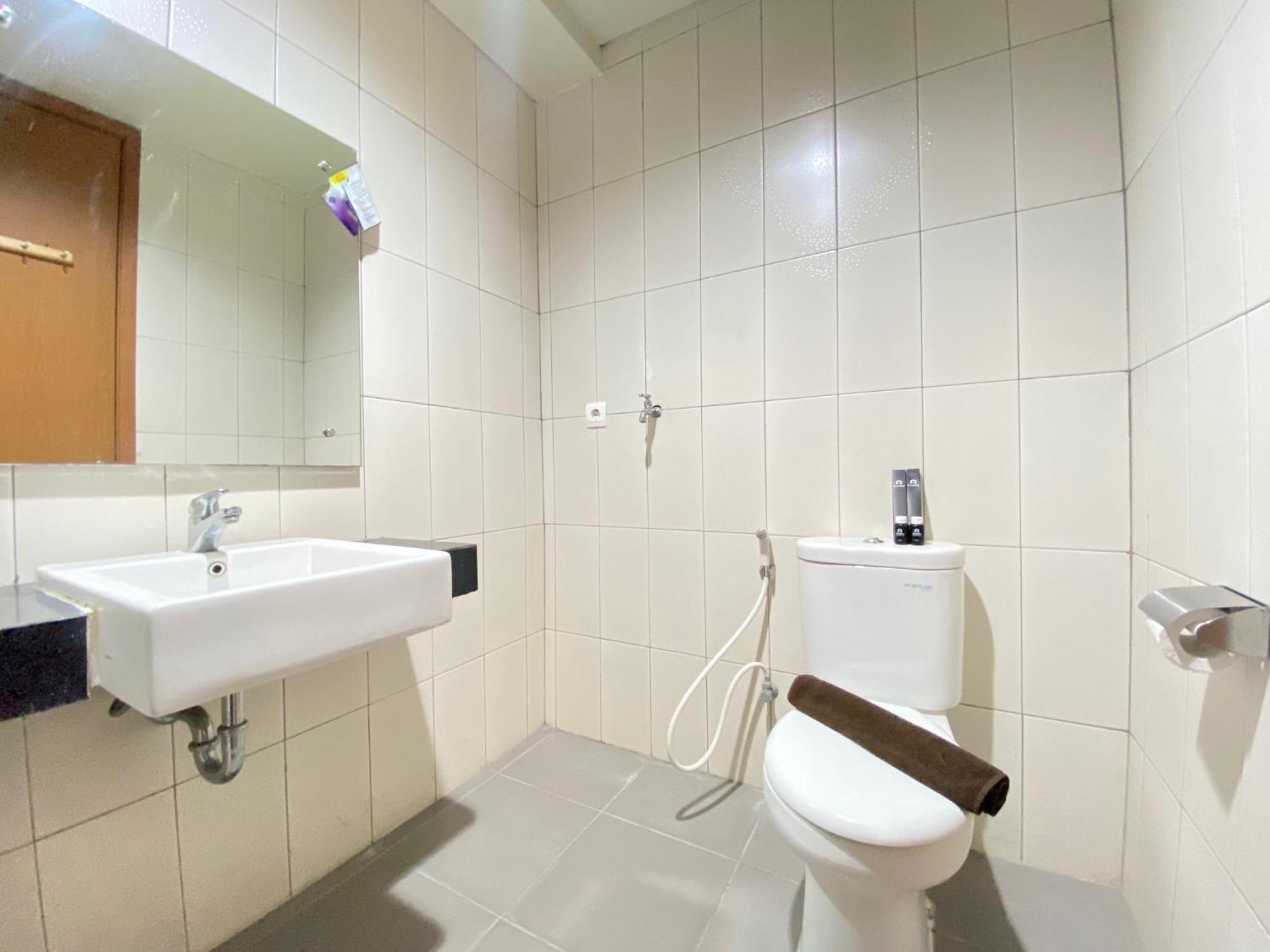 Stylish & Comfy At Dago By Travelio Apartemen